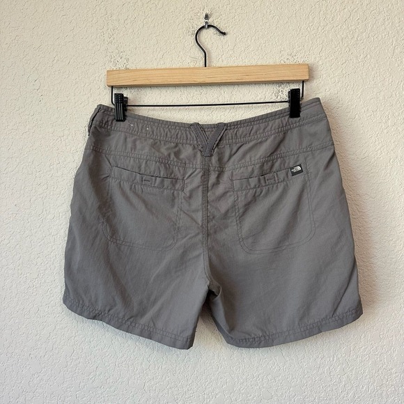 THE NORTH FACE Outdoor Utility Shorts w Drawstring / Stow Pocket in Gray - Picture 4 of 10